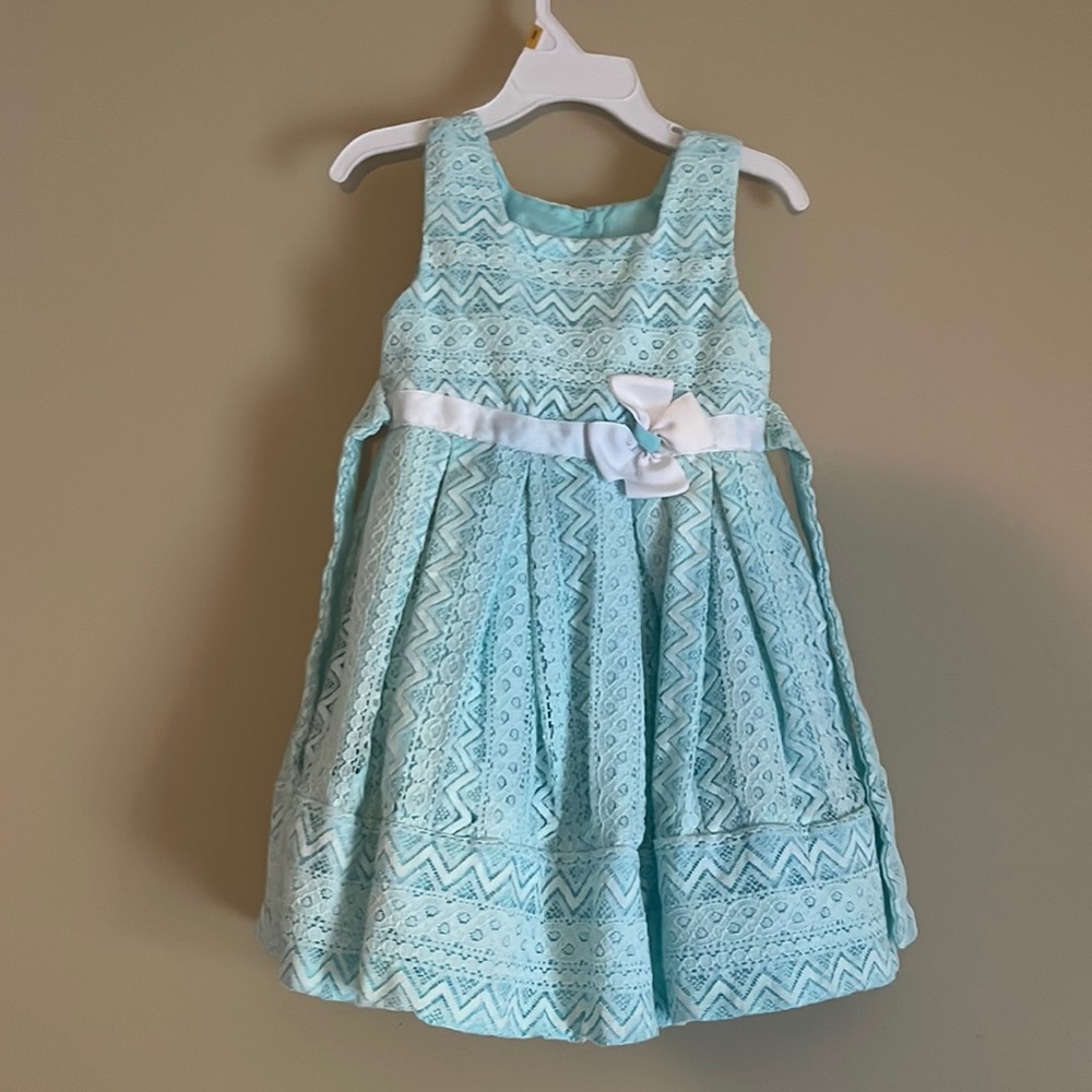 Light blue little girls dress. Size 3T.